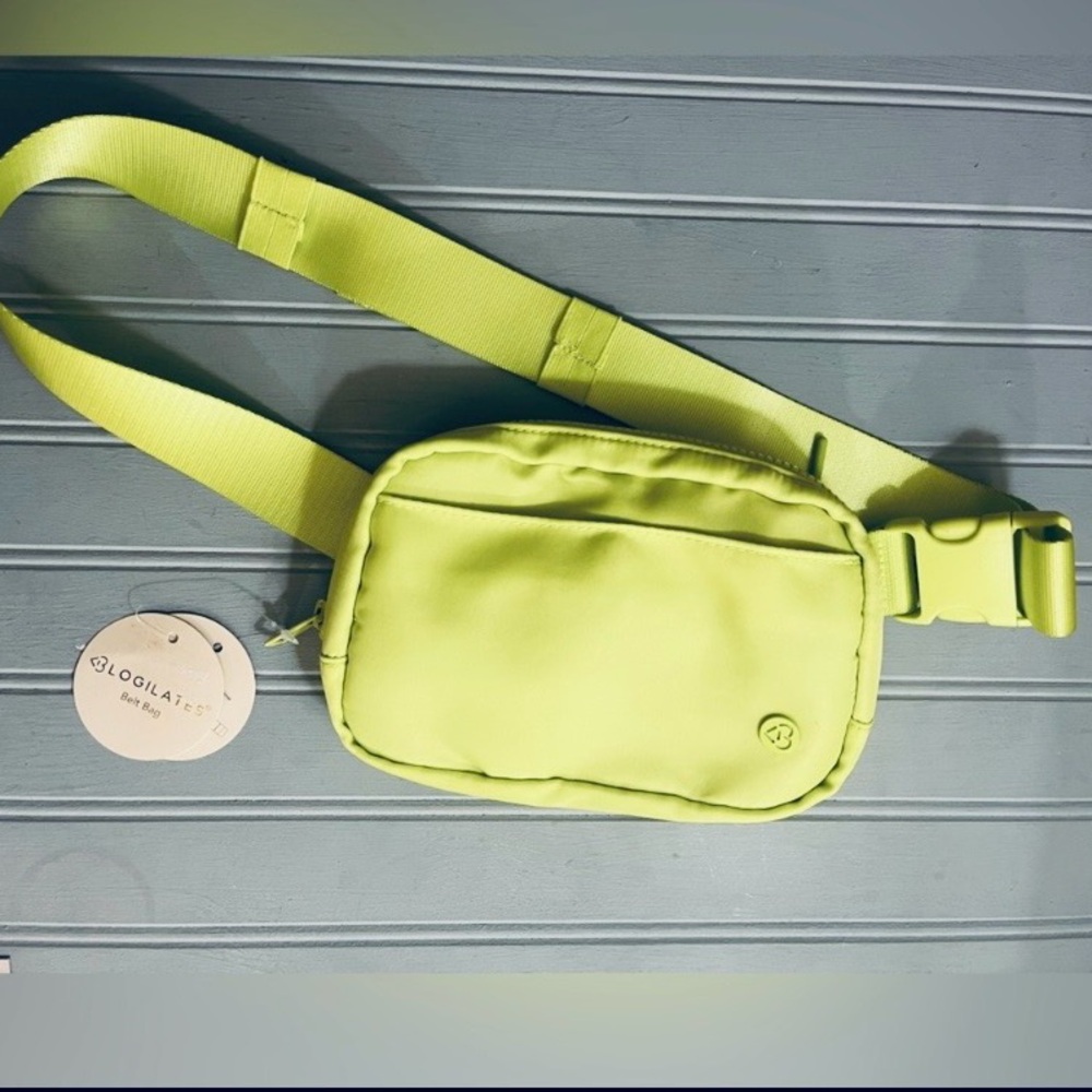Blogilates Belt Bag Lime Green Crossbody Workout Bag Fanny Pack Adjustable NWT - Picture 2 of 15